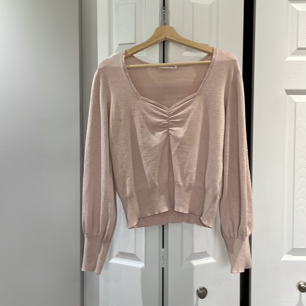 Soft pink sweater - Picture 1 of 8